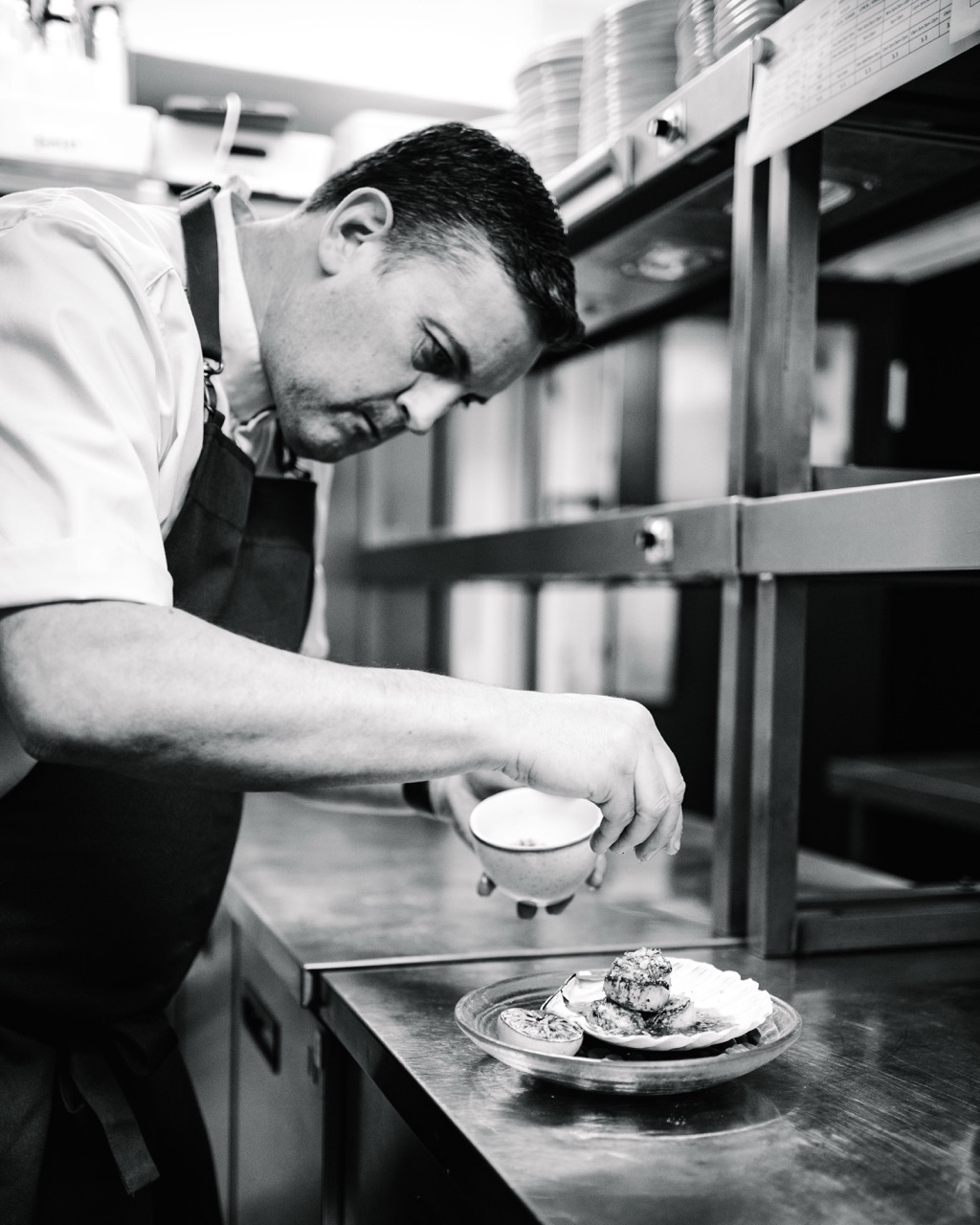 Tom Rains Cooking Scallops.